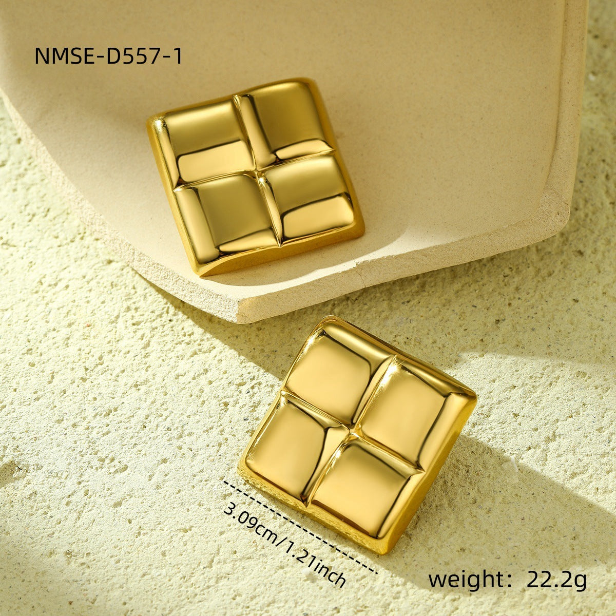 Pendientes minimalistas de acero inoxidable con baño de oro de 18K, patrón geométrico cuadrado y textura de rejilla mate