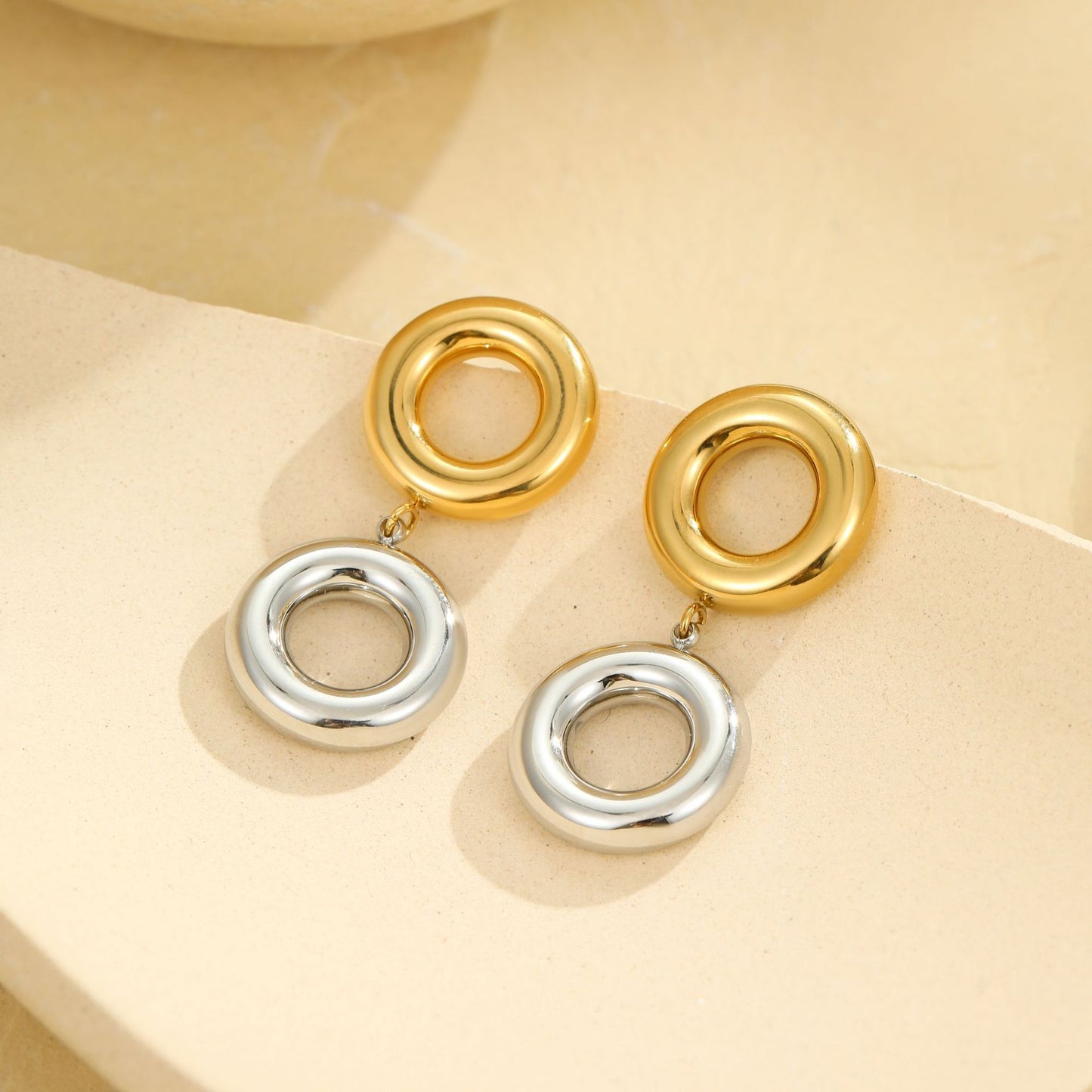 Bracciale Minimalista Geometrico in Acciaio Inox con Placcatura in Oro 18K da Donna