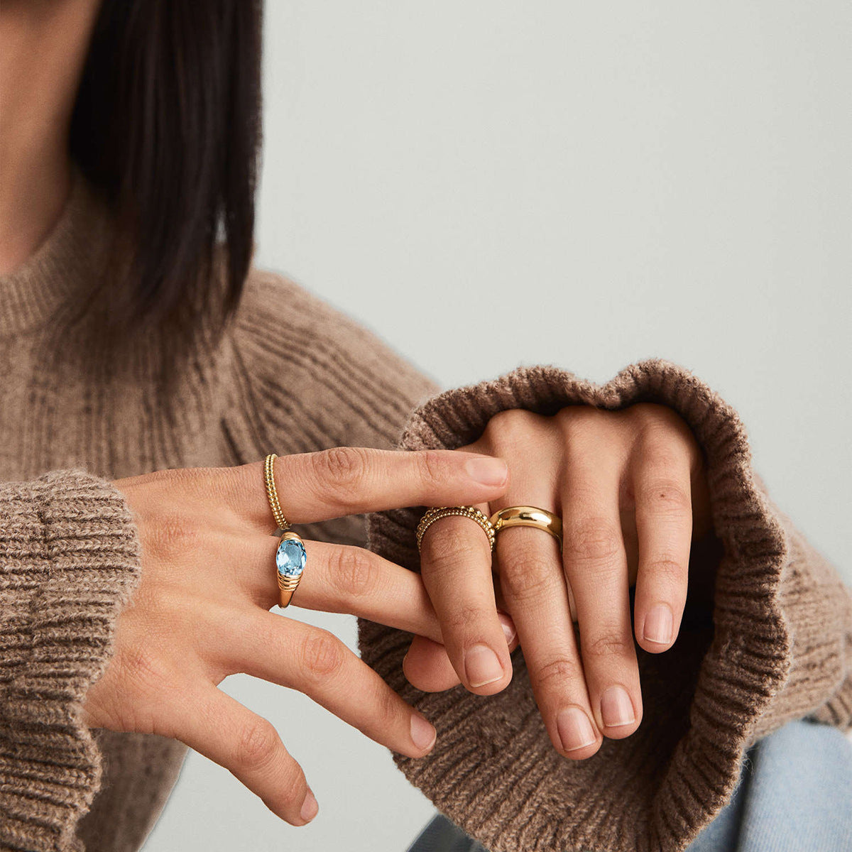 Trendy 18K Gold Plated Stainless Steel Ring with White Rhinestones and Threaded Design for Women