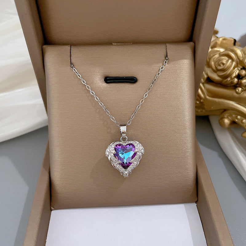 Collana in Acciaio al Titanio con Intarsi in Strass Geometrici a Cuore Dolce Minimalista di Lusso da Donna