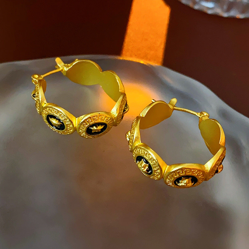 Vintage-Style Geometric C-Shaped Alloy Earrings with Electroplated Finish for Women