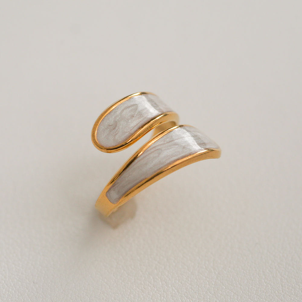 Anillo minimalista de acero de titanio con forma de girasol para mujer, con banda abierta ajustable y acabado chapado en oro