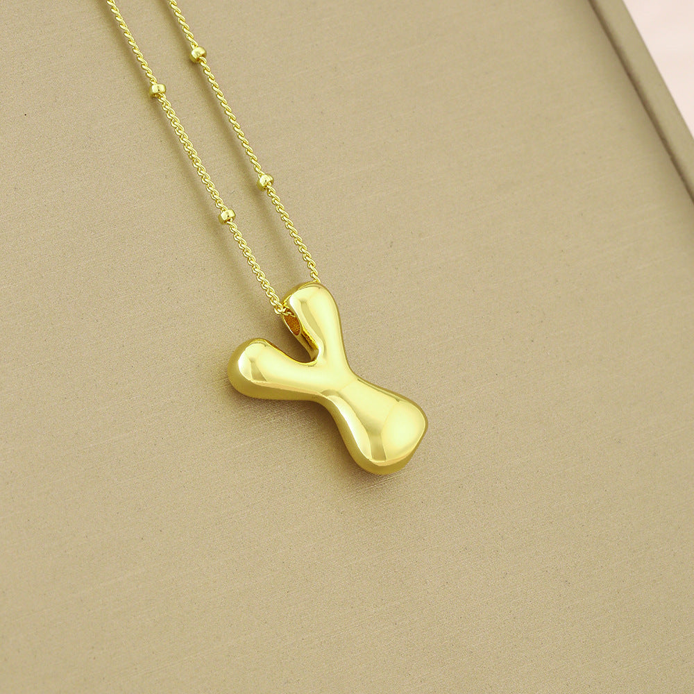 Collana girocollo minimalista da donna con ciondolo a lettera in rame placcato, catenina delicata