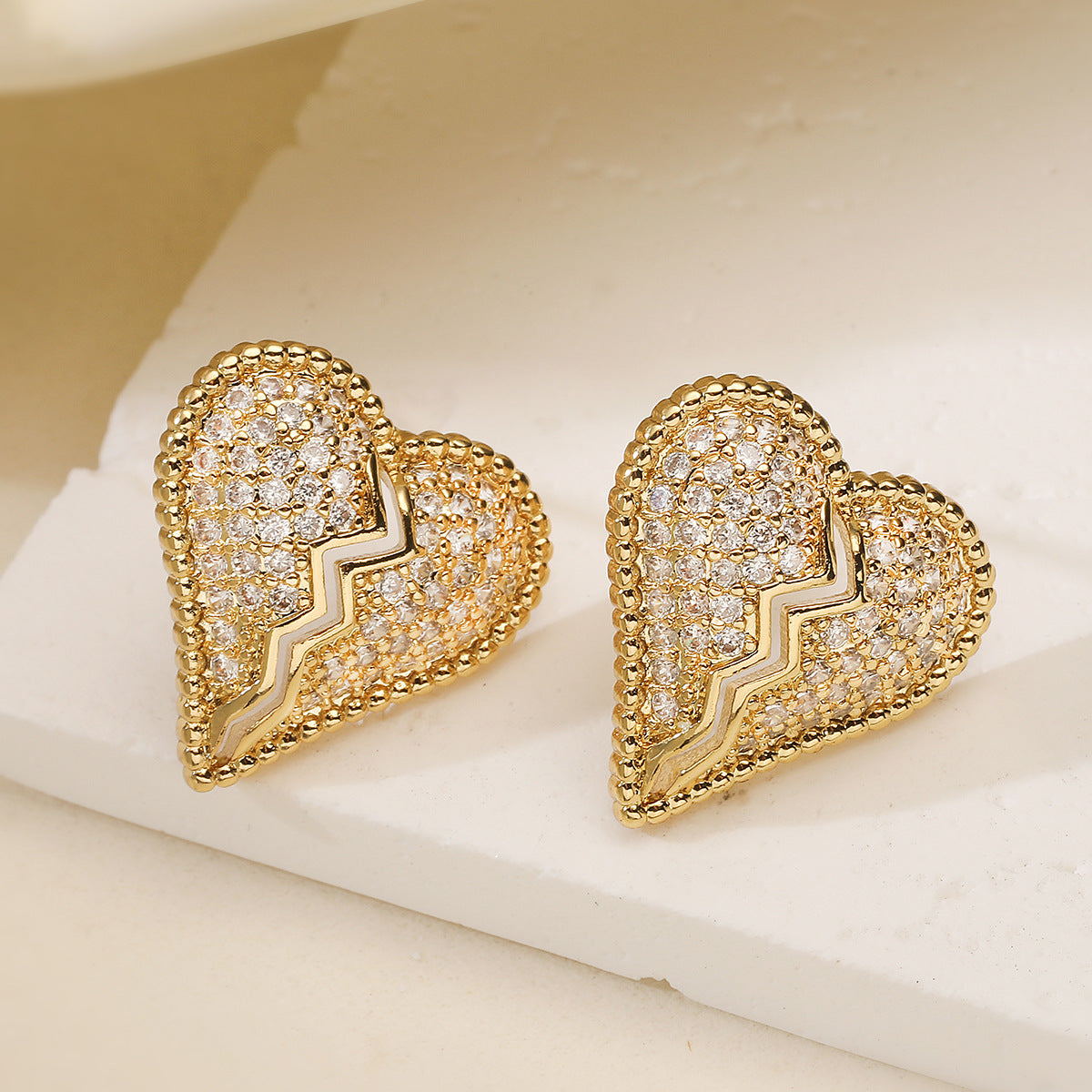 Minimalist Luxury 18K Gold Plated Brass Heart Cubic Zirconia Stud Earrings for Women
