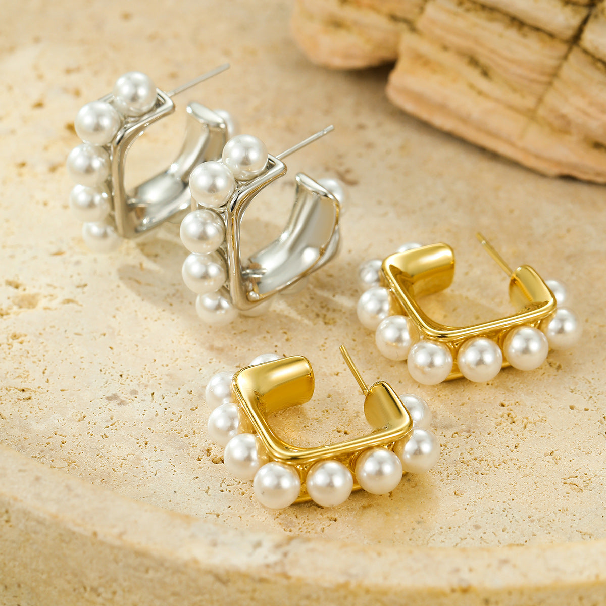 Orecchini da donna in stile vintage con perle, placcati in oro, in acciaio inossidabile, a forma di C geometrica, con elegante design a cerchio