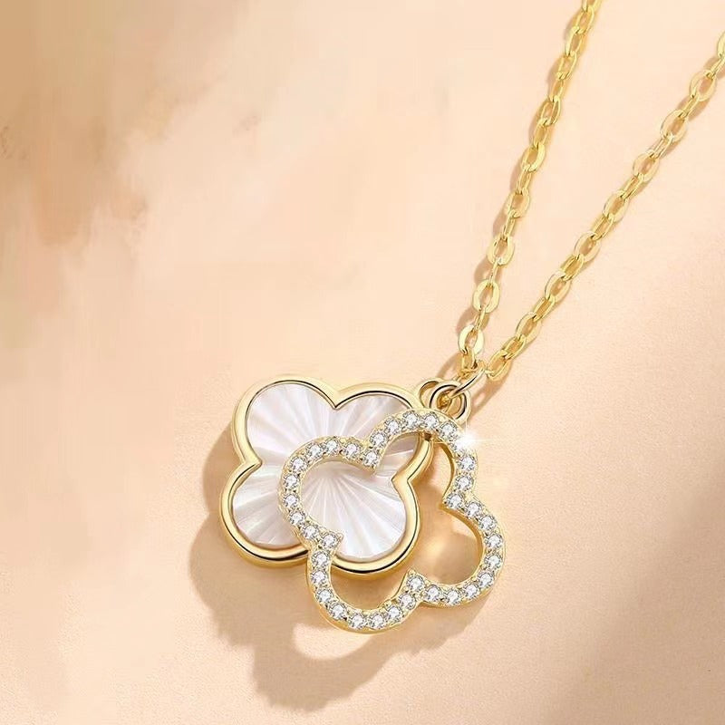 Minimalist Clover-Shaped Mother-of-Pearl Pendant Necklace for Women in Titanium Steel with Plated Finish