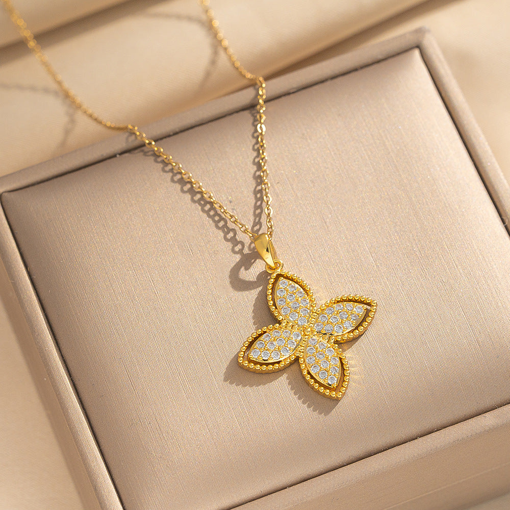 Collar con Colgante de Trébol de Cuatro Hojas Minimalista para Mujer en Acero de Titanio con Incrustaciones de Pedrería y Baño de Oro en Cadena Tipo O
