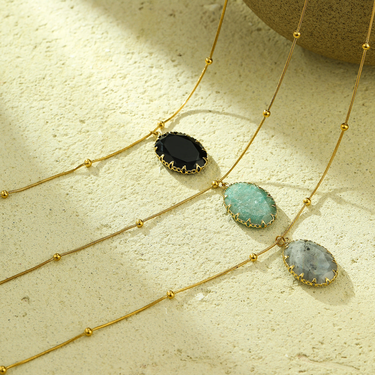 Vintage Minimalist Stainless Steel Pendant Necklace with Rhinestone Inlay for Women