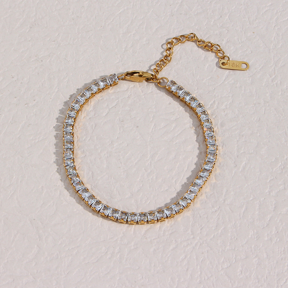 Elegante Collana Corta da Donna in Acciaio Inossidabile Placcato con Geometrie, Pendente in Acciaio al Titanio e Zirconi Cubici