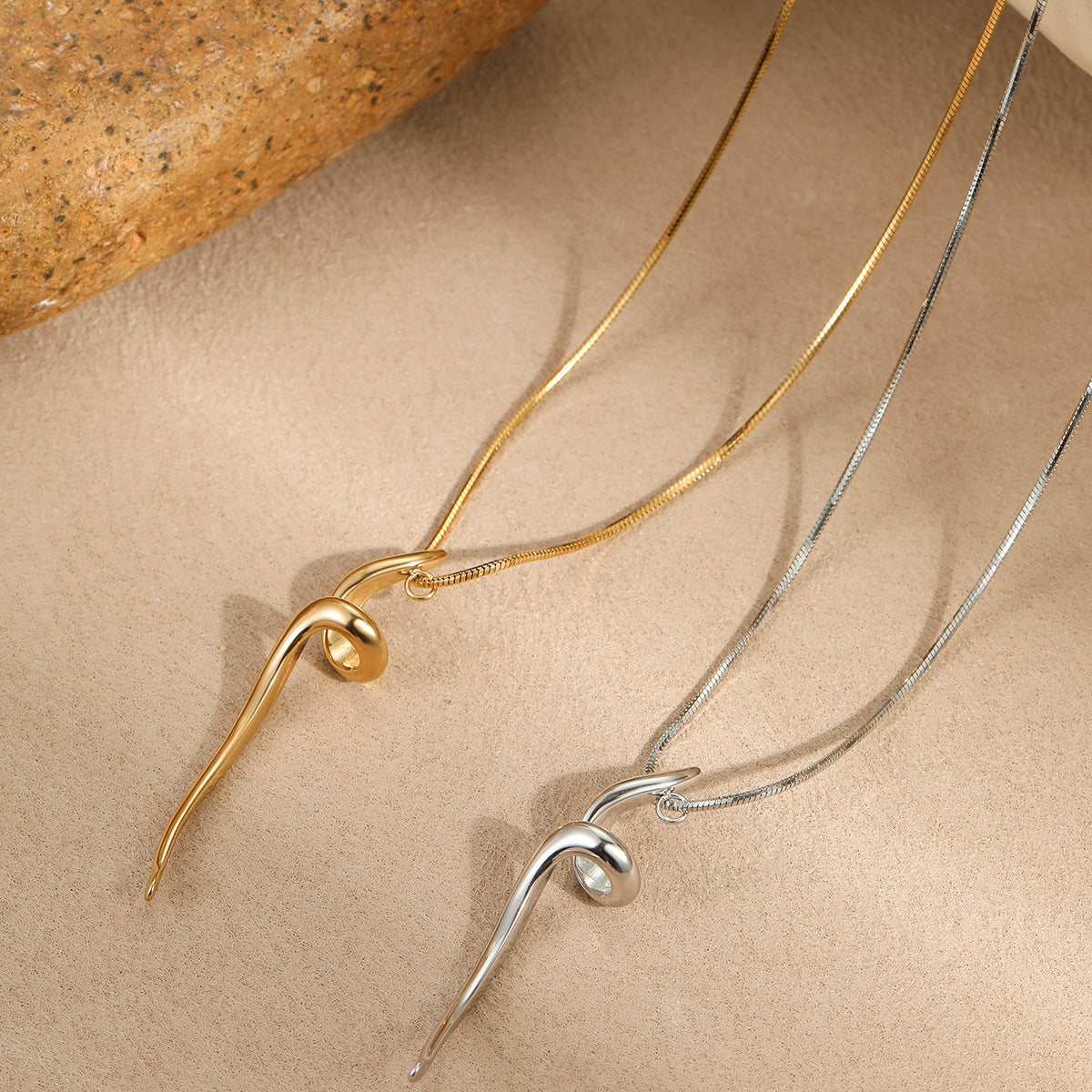 Collar minimalista de acero de titanio geométrico con acabado chapado para mujer, cadena de clavícula a la moda