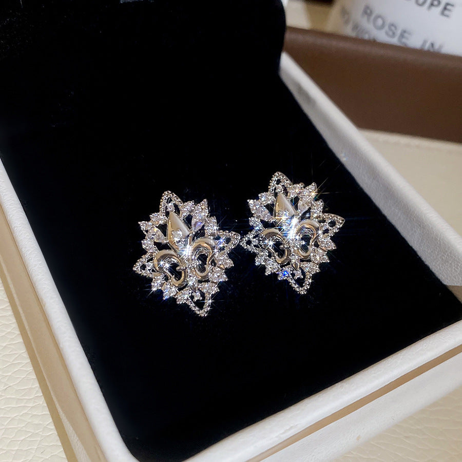 Pendientes de Cobre con Forma de Flor de Iris Vintage con Incrustaciones de Diamantes de Imitación y Postes de Acero Inoxidable para Mujer