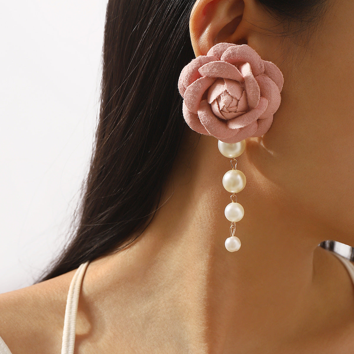 Dulces pendientes de gota con perlas y flores de tela de moda minimalista de verano para mujer