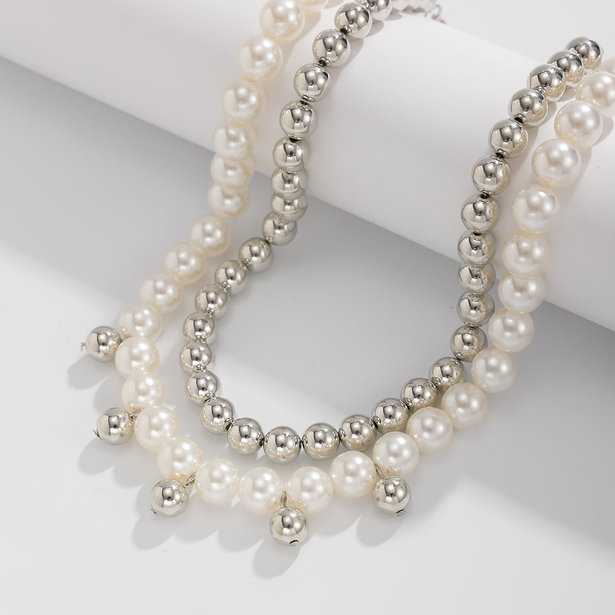 Collana da donna con ciondolo a stella in lega stile vacanza minimalista, finitura galvanizzata e perline in madreperla