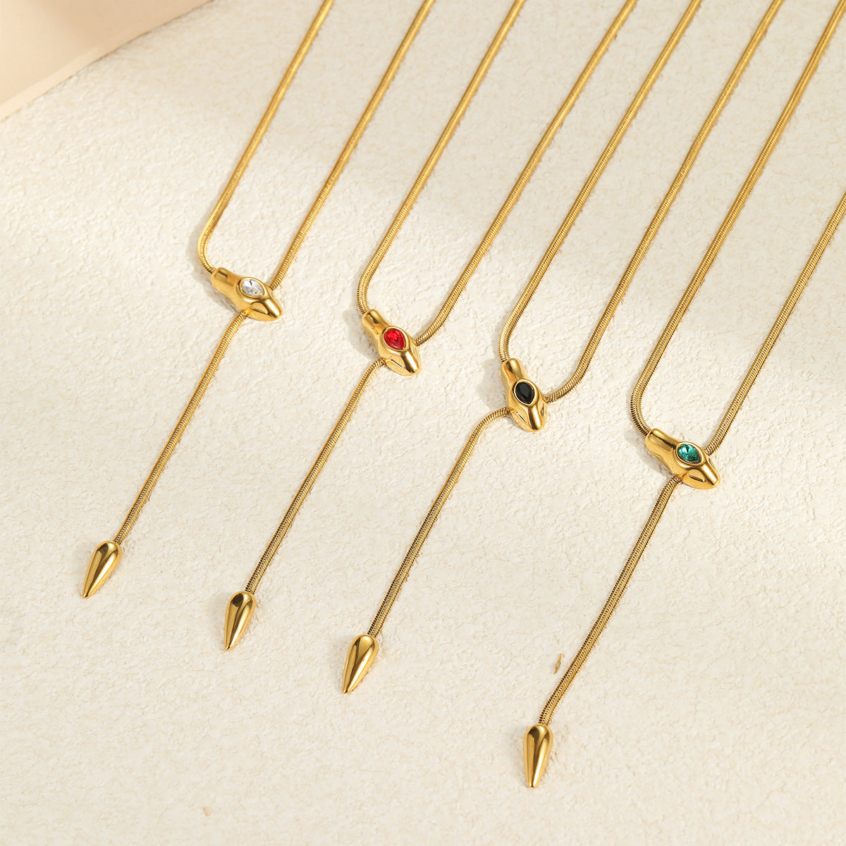 Collana da donna alla moda in acciaio inossidabile a forma di serpente con intarsio in zircone, catena clavicola retrò minimalista