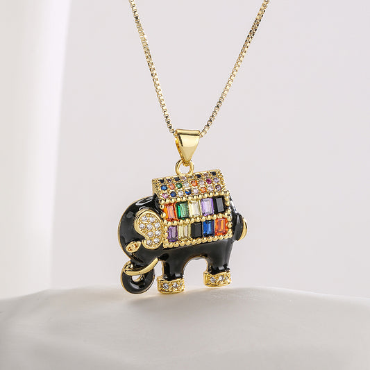 Collar con colgante de esmalte con forma de elefante minimalista para mujer con base de latón e incrustaciones de circonitas de colores variados