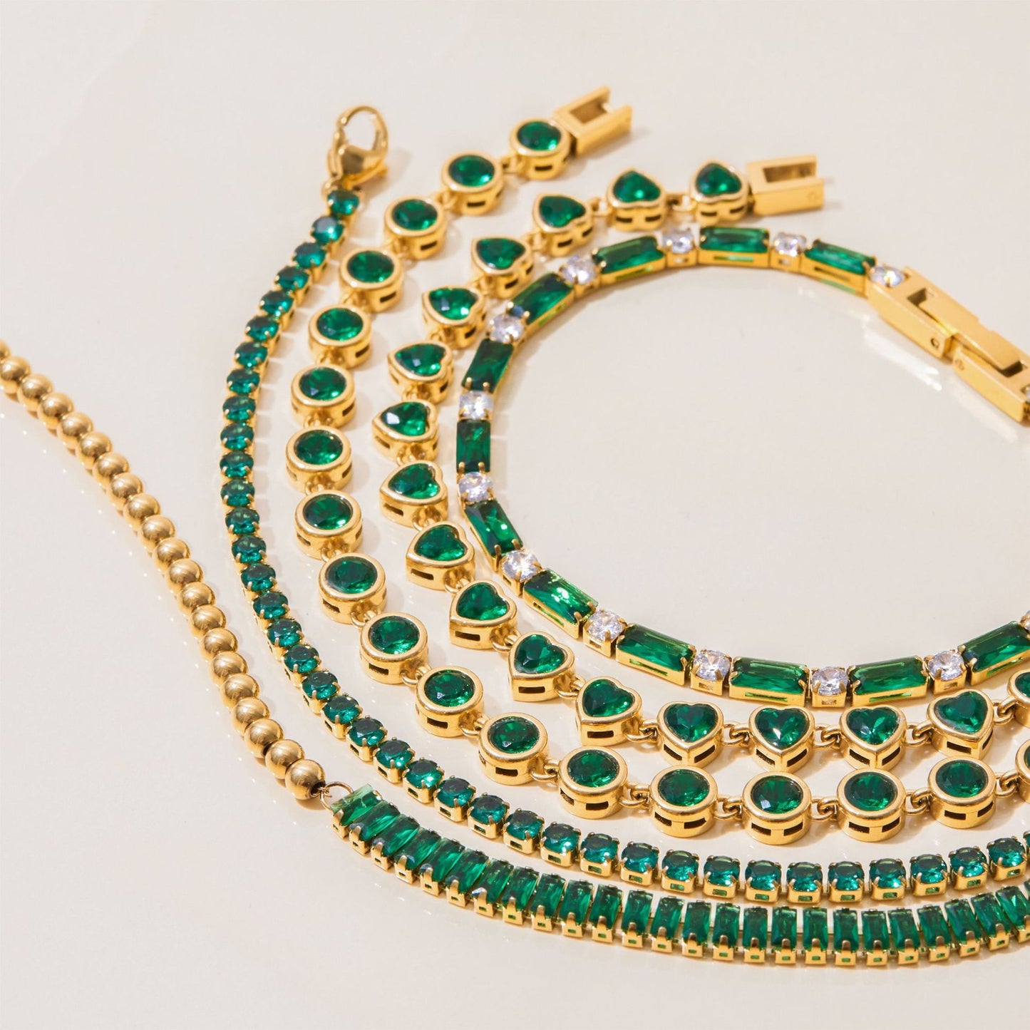 Bracciale minimalista a forma di cuore da donna in acciaio inossidabile placcato con zirconi, gioielli di lusso leggeri