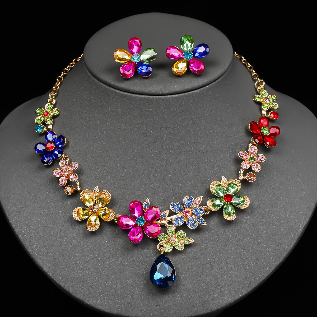 Set collana e orecchini in lega vintage con goccia floreale, con strass e pendente in acrilico
