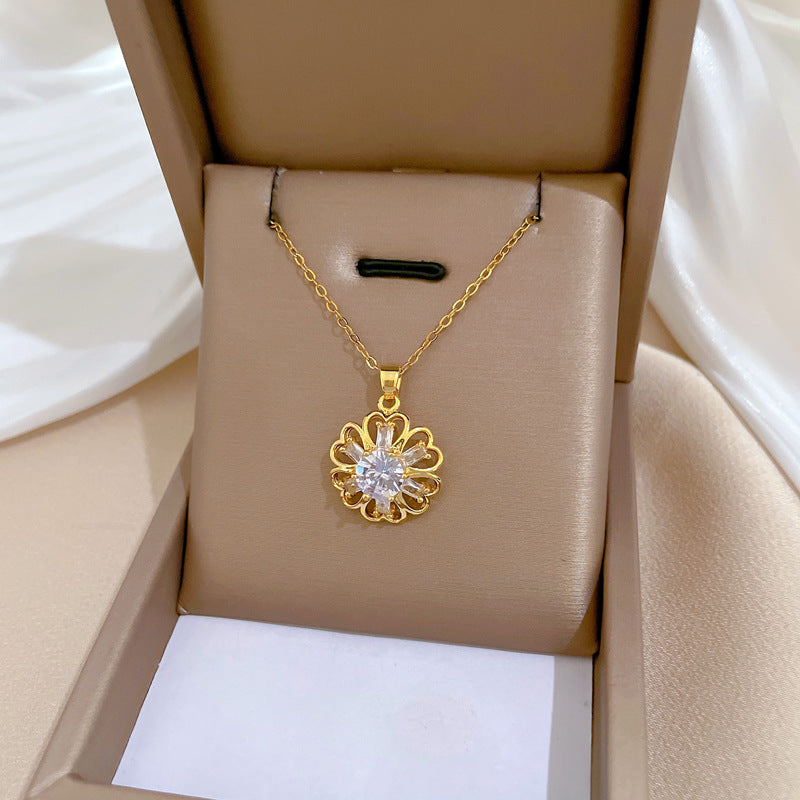Collana Minimalista Floreale Traforata da Donna con Catena in Acciaio al Titanio e Ciondolo in Rame