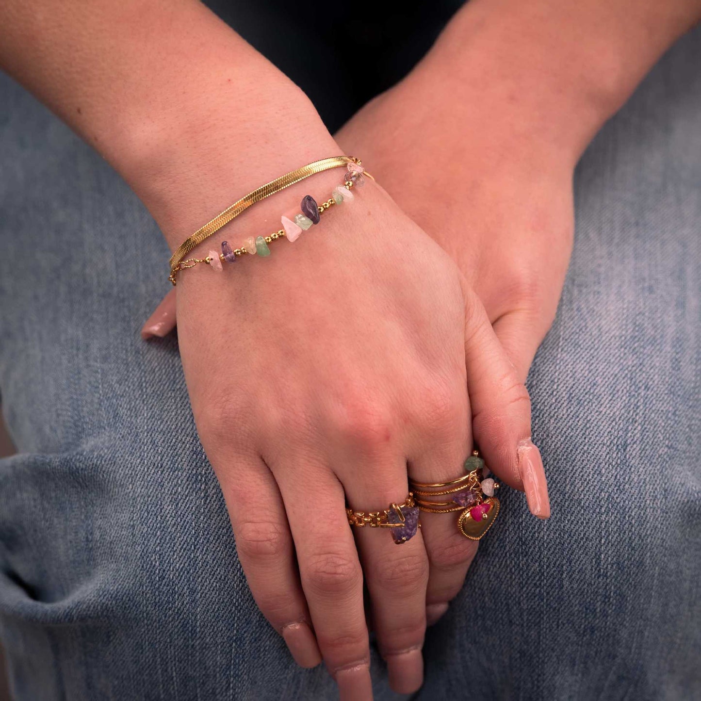 Bracciale da donna alla moda in acciaio inossidabile con geometria, placcatura in oro 18 carati e perline di pietra naturale