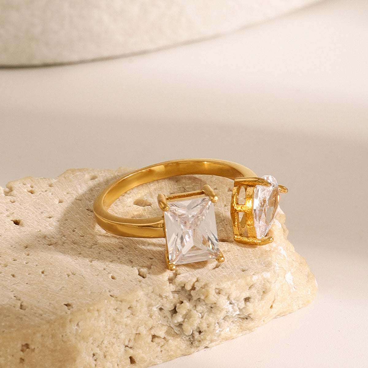 Anillo ajustable abierto de acero inoxidable geométrico vintage chapado en oro de 18 quilates con circonita para mujer