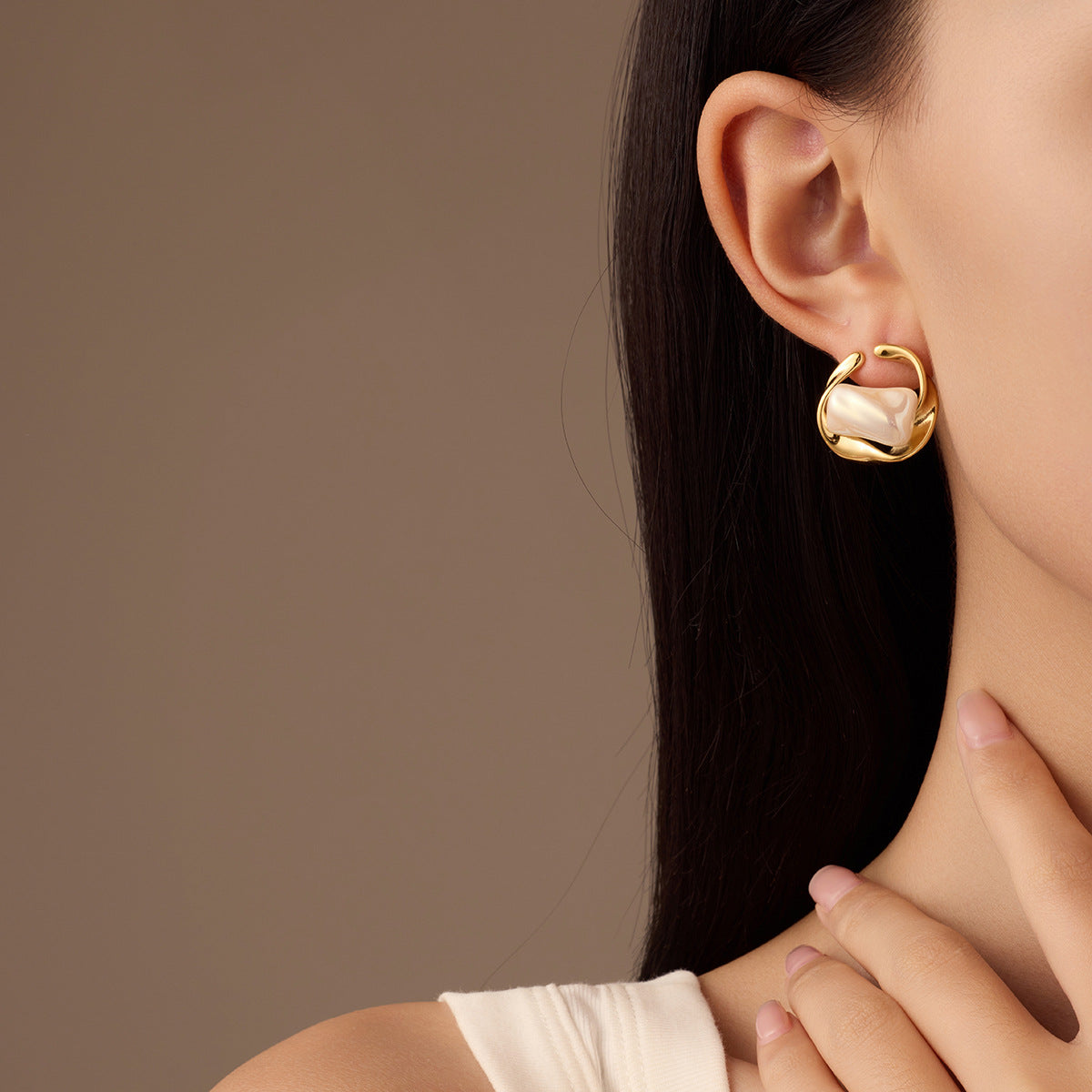 Pendientes de acero de titanio con incrustaciones de perlas, diseño geométrico irregular estilo vintage francés, joyería minimalista de moda galvanizada para mujer