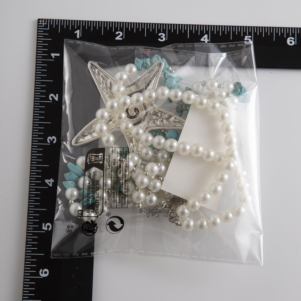 Collana da donna a più strati con ciondolo a stella audace, perline finte e ciondolo in lega placcato oro su catena a sfere