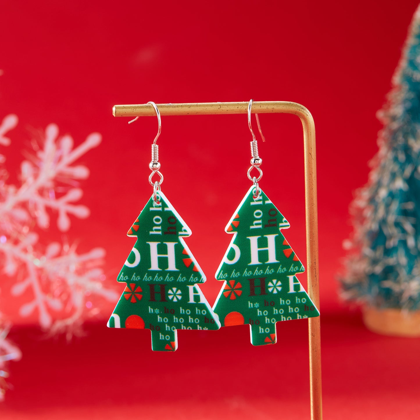 Orecchini natalizi in acrilico a forma di albero di Natale con motivi di Babbo Natale e fiocchi di neve per donna