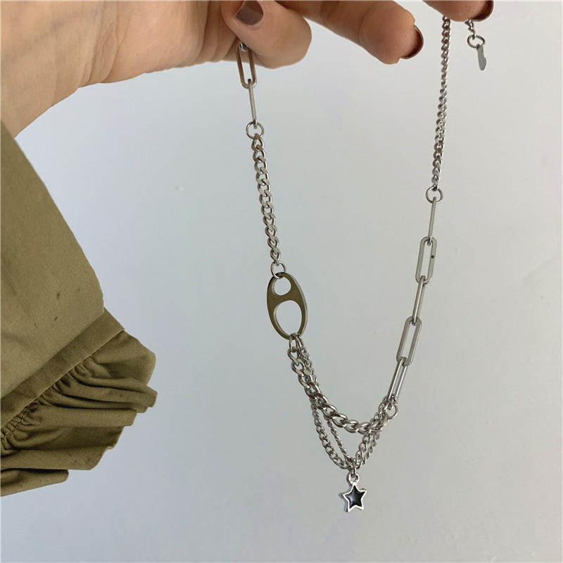 Collana con Nappa a Naso di Maiale Retro Chic per Donna con Ciondolo Geometrico in Acciaio al Titanio con Dettaglio a Stella Catena Clavicola Minimalista
