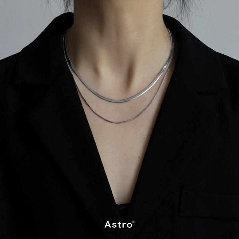 Collar de serpiente de doble capa de acero inoxidable geométrico para mujeres y hombres con acabado pulido
