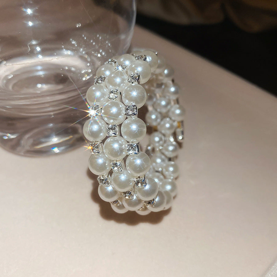 Elegante brazalete abierto de doble capa con perlas y diseño geométrico redondo, incrustaciones de pedrería y estilo vintage, accesorio minimalista de lujo