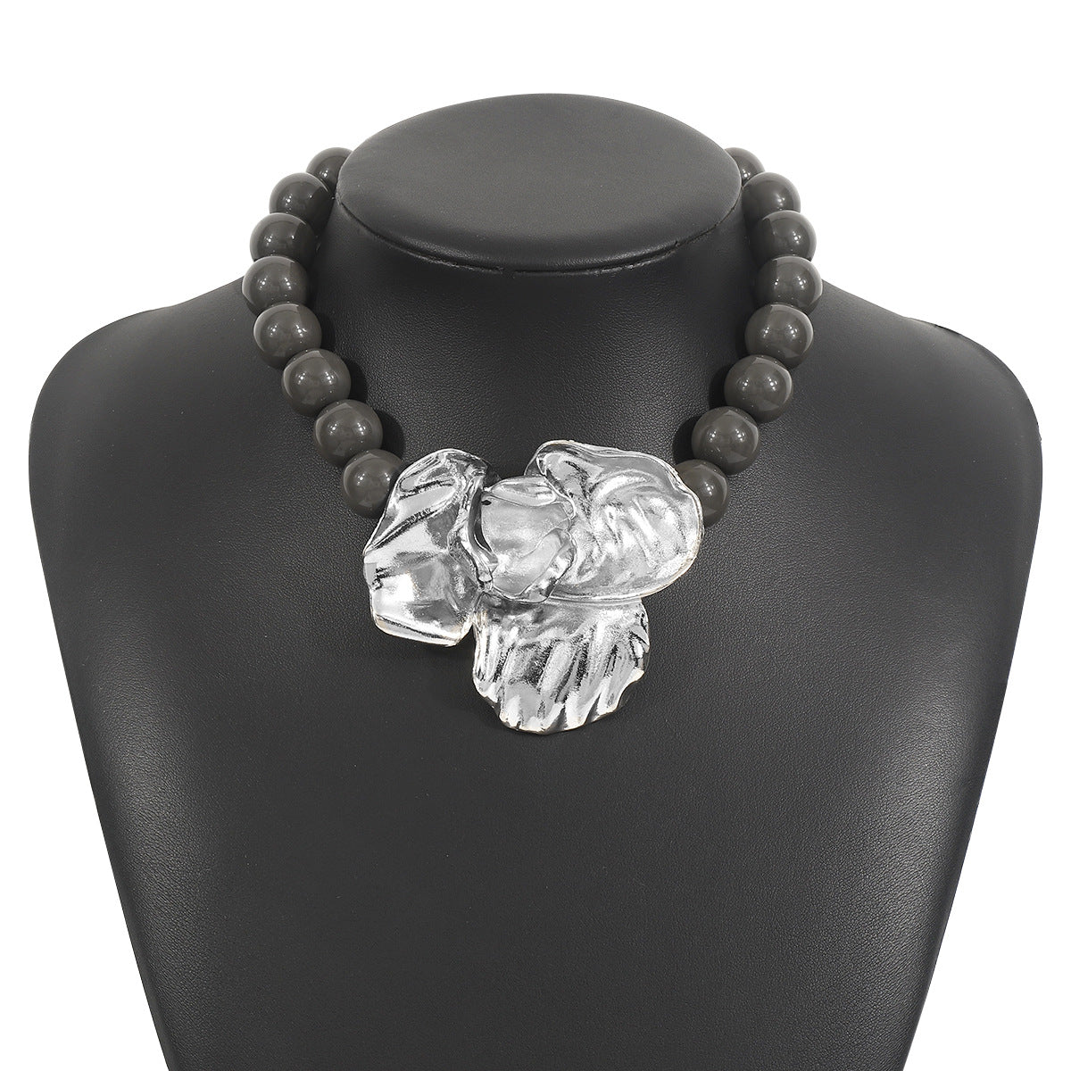 Collar con colgante floral exagerado para mujer con base de aleación Diseño geométrico Acabado galvanizado y detalles de perlas de imitación en cadena de serpiente