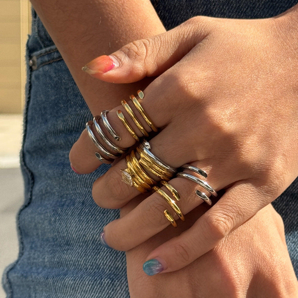 Anillo de Acero Inoxidable Geométrico Minimalista con Recubrimiento de Oro PVD al Vacío para Mujer