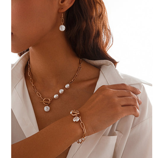 Minimalist Baroque-Style Teardrop Pendant Necklace for Women with Alloy Base, Electroplated Finish, Pearl-Like Accents, and Fringe Detail
