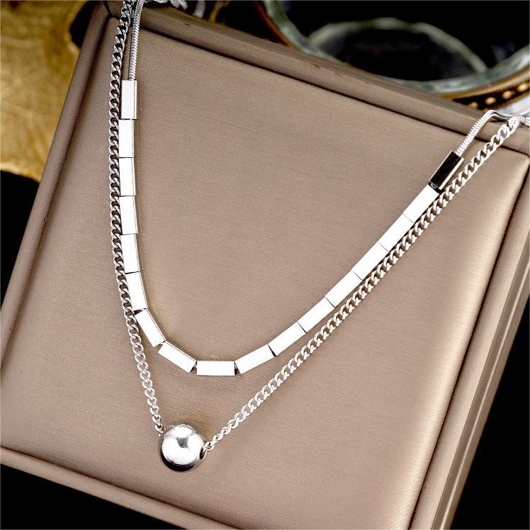 Collar minimalista geométrico de doble capa con cuentas cuadradas y redondas para mujer, de acero titanio con acabado chapado, estilo cadena de serpiente