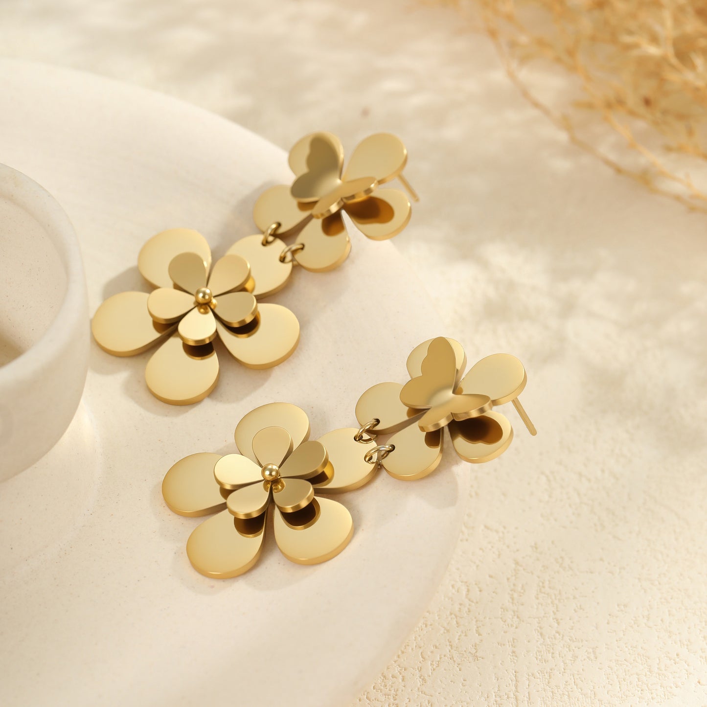 Pendientes de Mariposa Floral de Moda en Acero Inoxidable con Chapado de Oro de 18K para Mujer