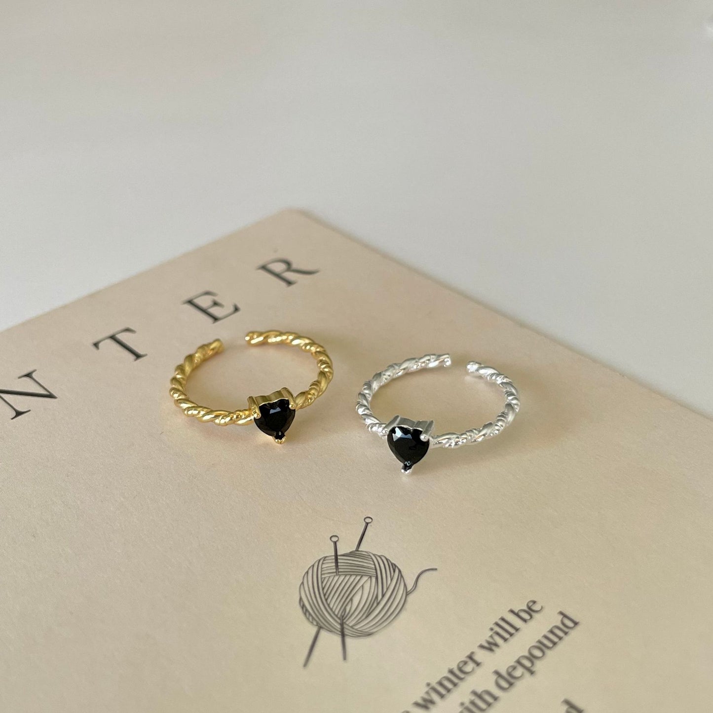 Anello da donna minimalista dolce in argento sterling 925 con zirconi cubici intarsiati