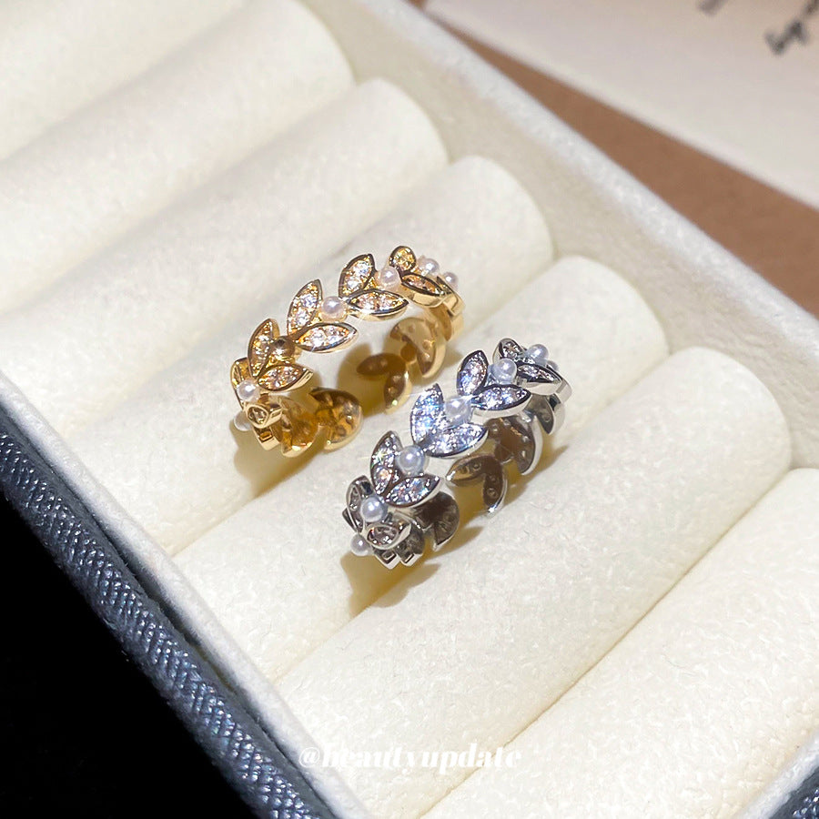 Anillo de lujo minimalista con perla en forma de espiga de trigo e incrustaciones de circonita para mujer