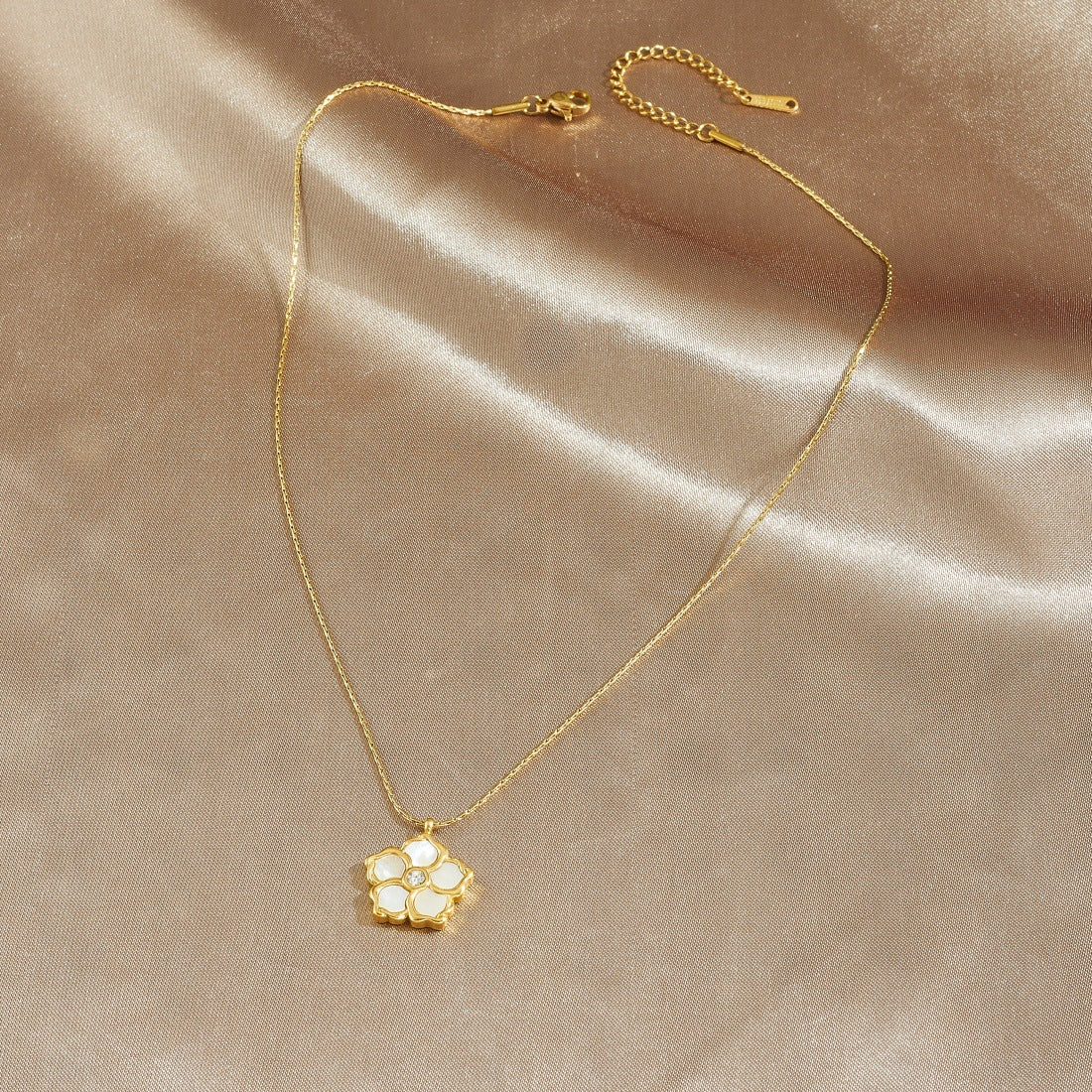 Minimalist Gold Plated Stainless Steel Floral Rhinestone Pendant Necklace for Women
