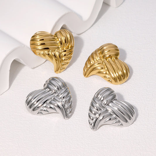 Orecchini a perno con strisce e cuori asimmetrici placcati oro 18K in acciaio inossidabile da donna