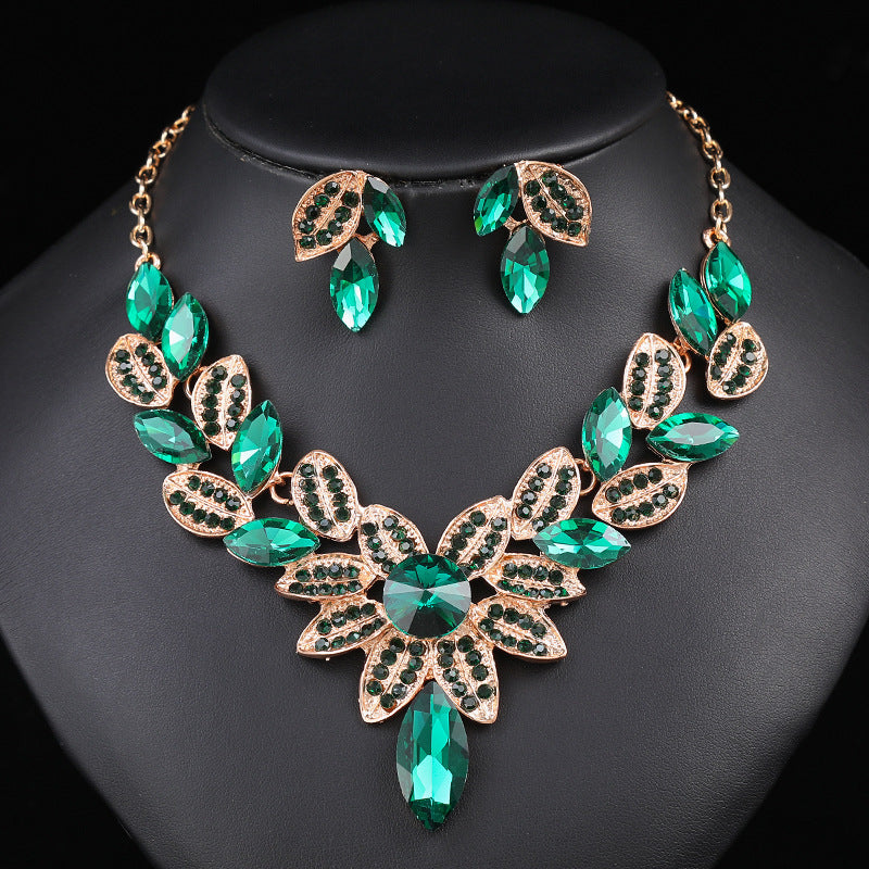 Set di collana in lega vintage esagerata con motivo floreale, pendente a tulipano e petalo, galvanizzato per donne, include orecchini abbinati