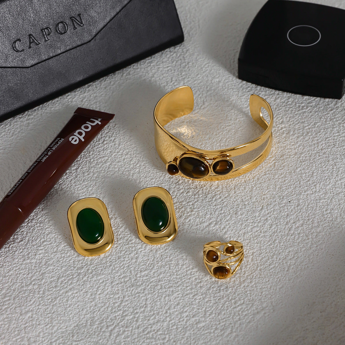 Elegante Conjunto de Pulsera y Pendientes de Acero de Titanio con Patrón Cósmico y Detalles de Pedrería, Joyería de Acero Inoxidable Chapado para Mujer