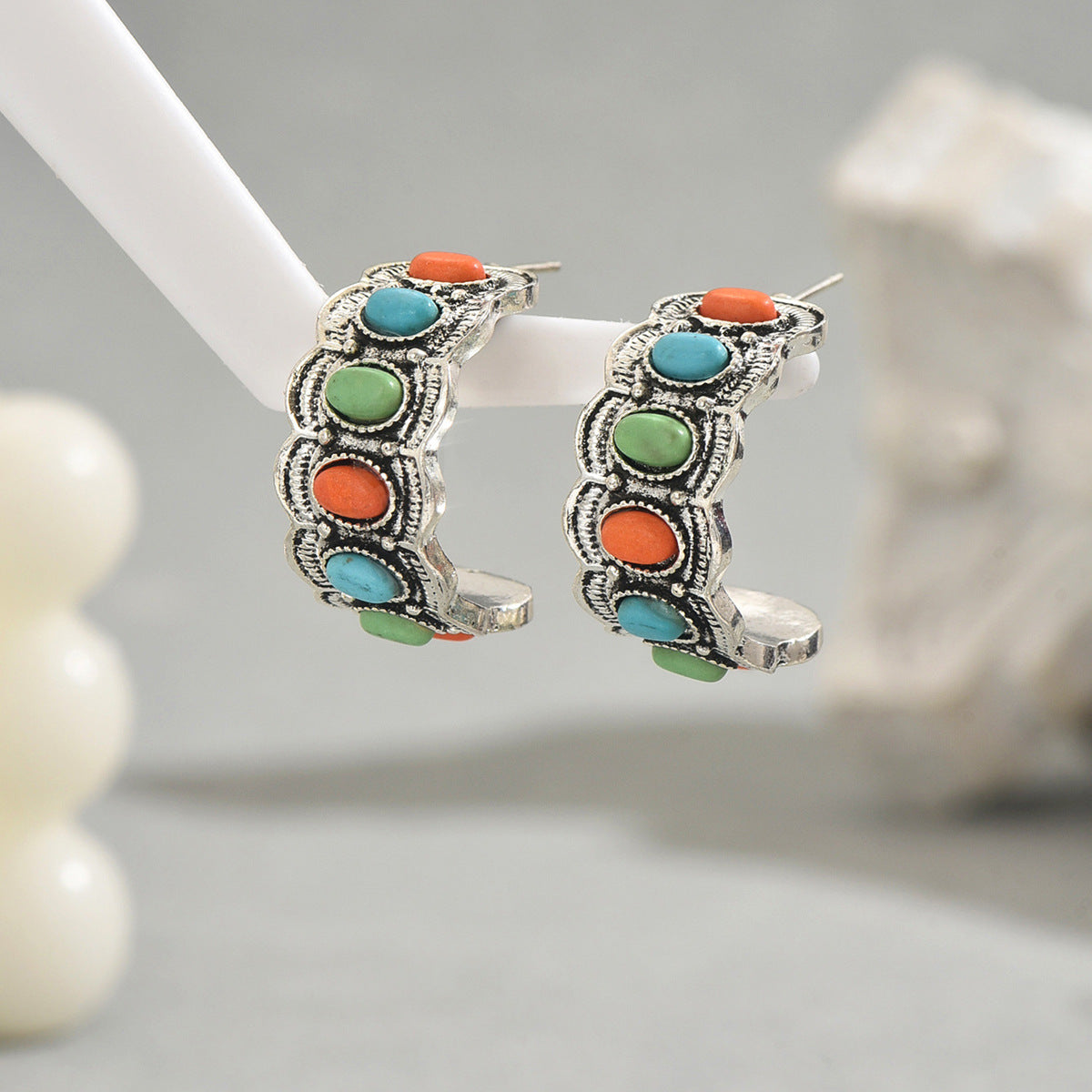 Aretes retro geométricos en forma de C para mujer con base de aleación de zinc e incrustaciones de piedra natural