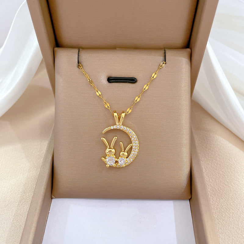 Collar con colgante de luna y conejo de acero titanio microincrustado de lujo con diseño geométrico para mujer
