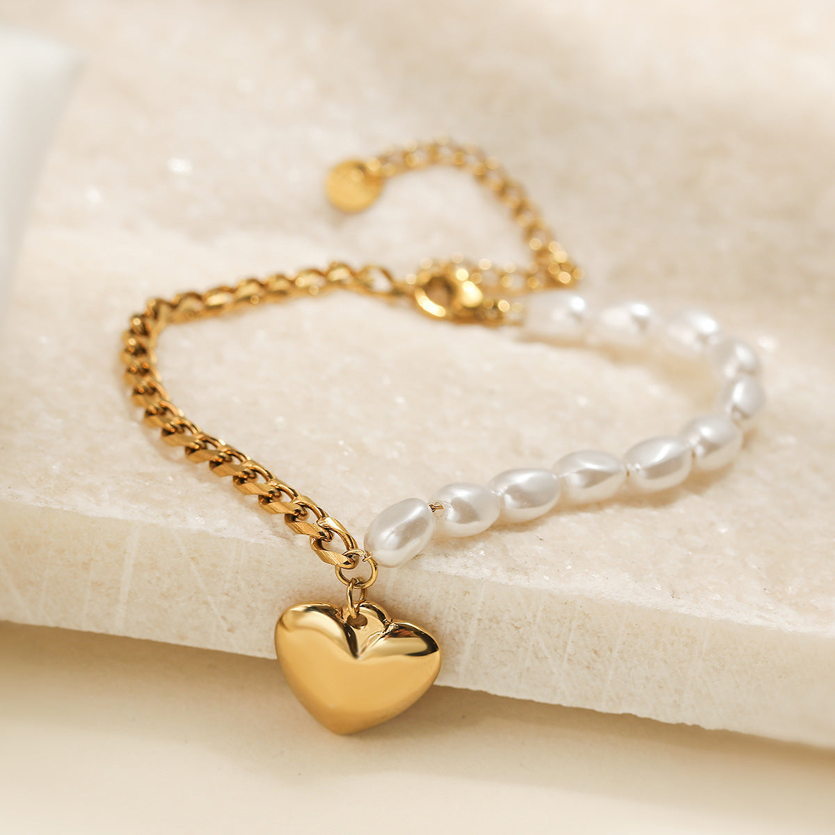 Minimalist Heart-Shaped 18K Gold-Plated Stainless Steel Bracelet for Women with Pearl Accent