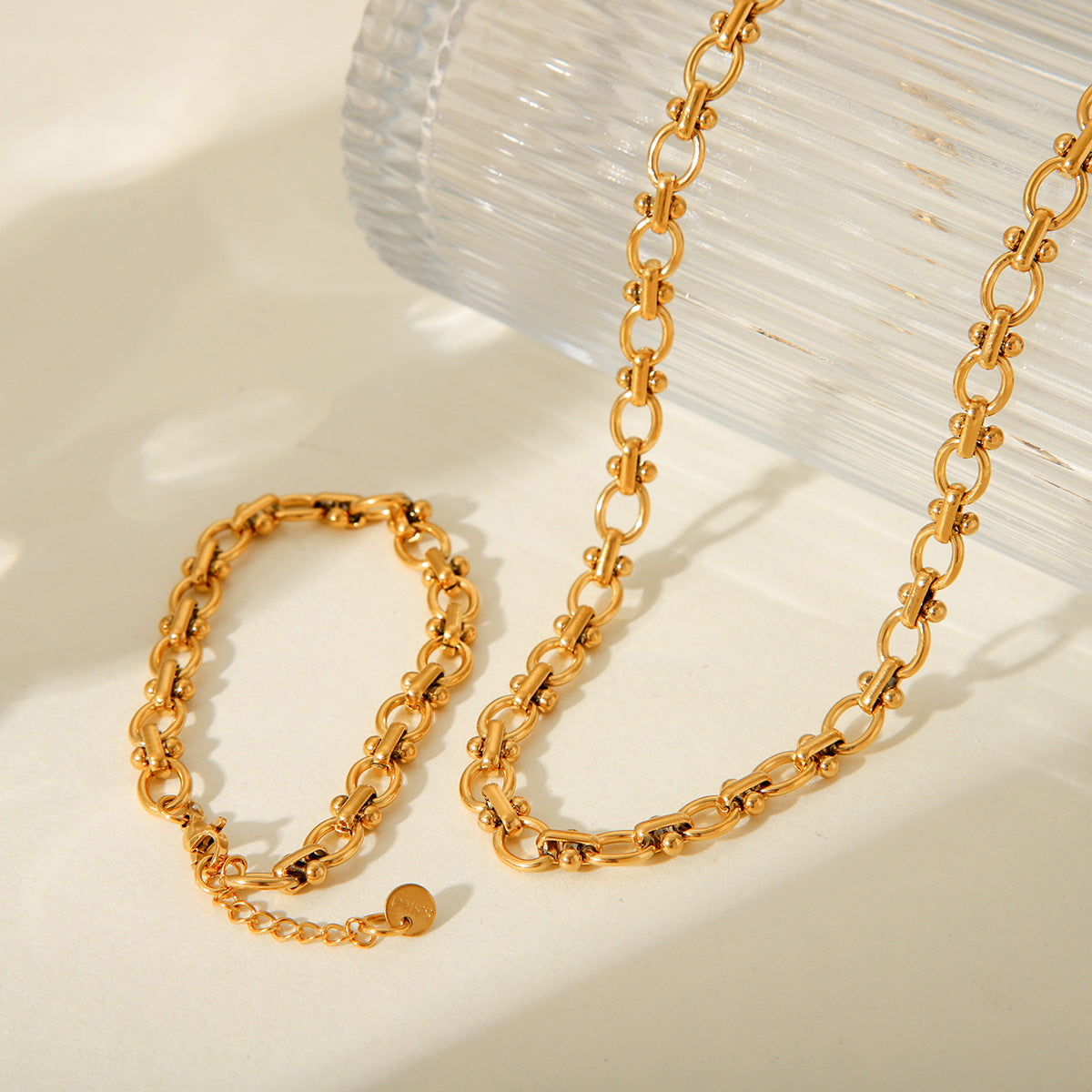 Minimalist Geometric Titanium Steel Necklace for Women with Electroplated Finish and Handmade Chain