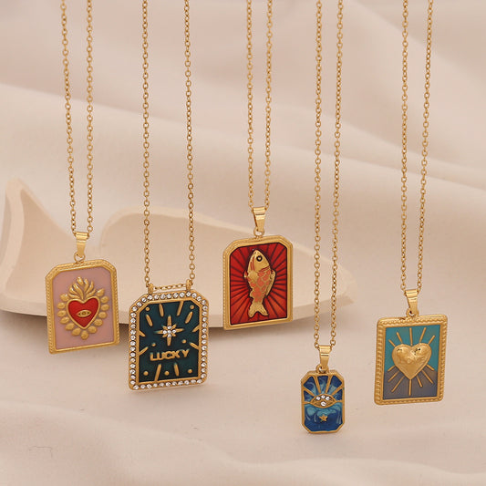 Collar con colgante de corazón vintage de acero inoxidable con baño de oro y diseño de tarot
