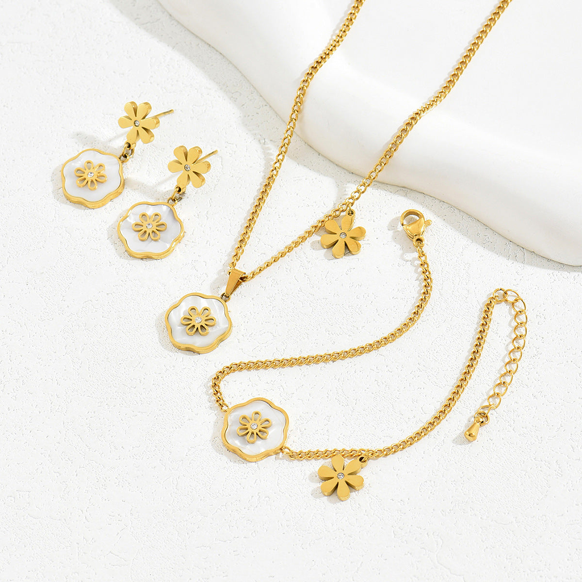 Juego de collar, pendientes y pulsera de cobre estilo floral fresco y dulce con incrustaciones de nácar para mujer