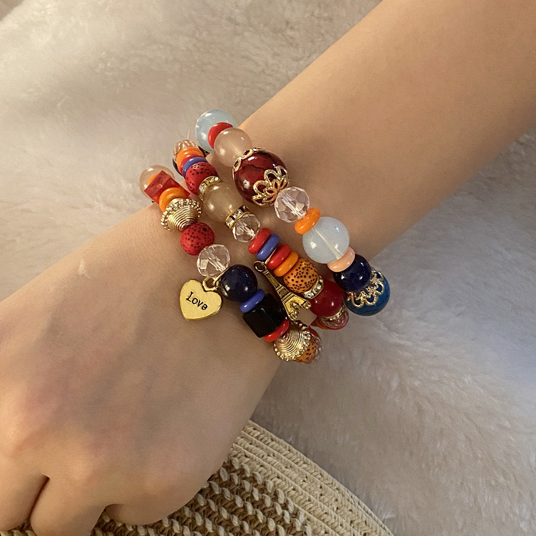 Fashion Heart-Shaped Acrylic Beaded Bracelet for Women with Handmade Craftsmanship
