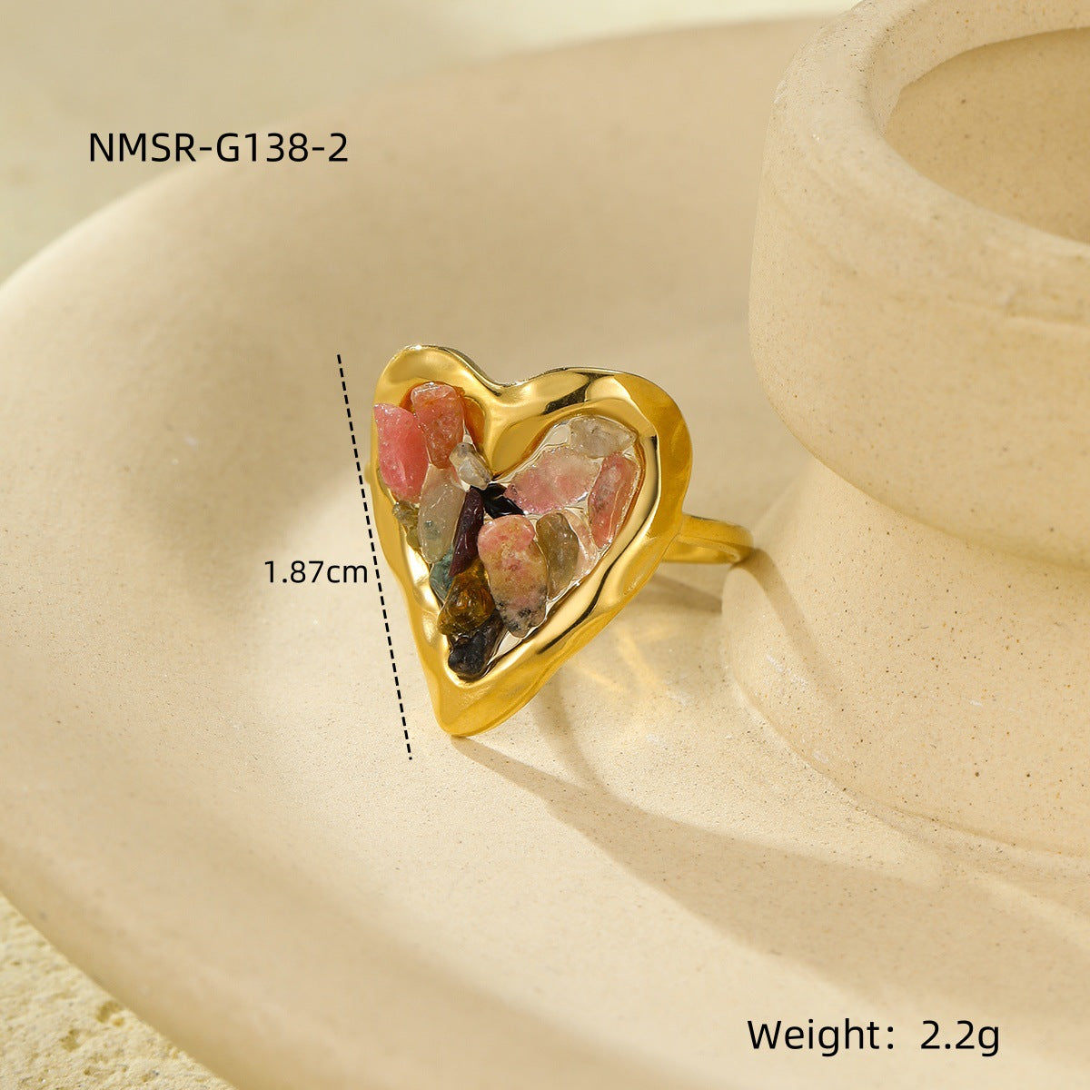 Anillo minimalista de acero inoxidable en forma de corazón con baño de oro de 18 quilates e incrustaciones de piedra natural para mujer