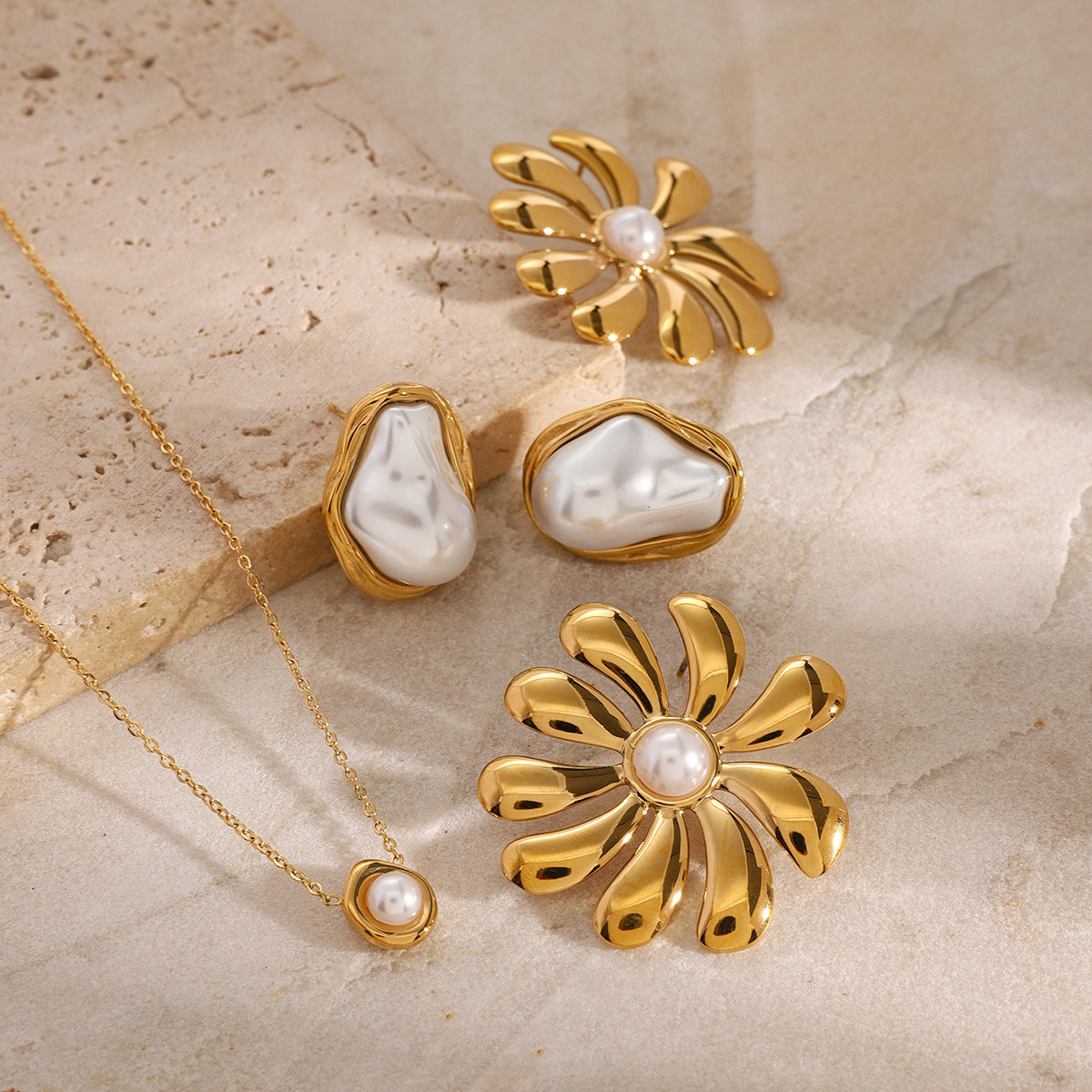 Elegant Geometric Round Stainless Steel Plated Necklace with Pearl Pendant for Women